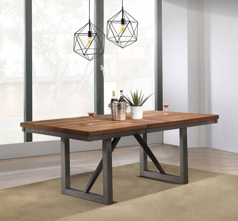 Mesa de comedor extensible Spring Creek de 77 pulgadas en nogal natural