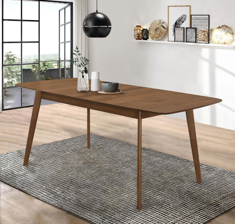 Mesa de comedor Redbridge de nogal natural con hoja extensible de 75 pulgadas