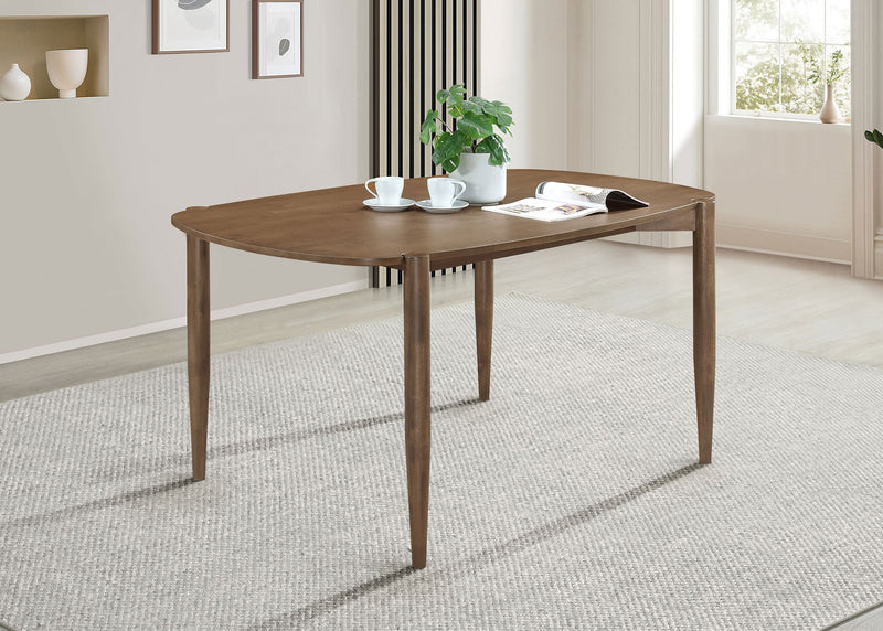 Mesa de comedor de madera maciza Dortch Oval de 63 pulgadas Nogal