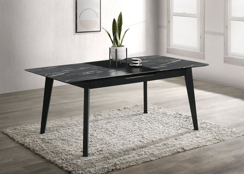 Mesa de comedor extensible Crestmont de 78 pulgadas con mármol sintético negro