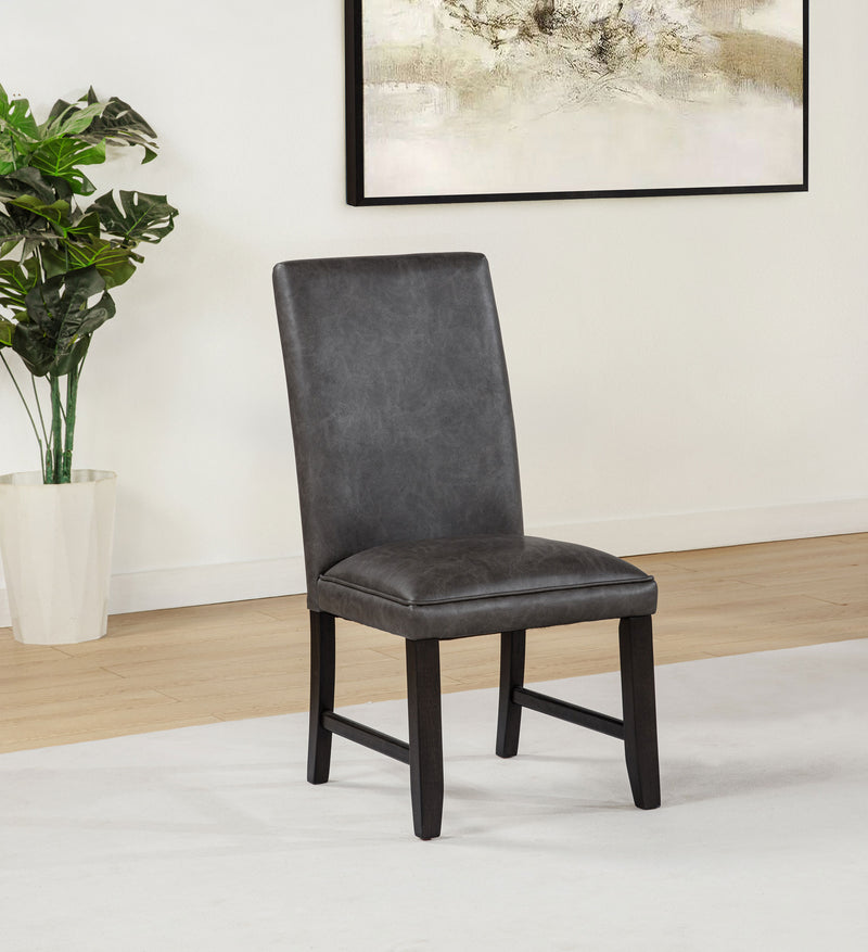 Silla auxiliar de comedor tapizada en piel sintética Averill, gris oscuro (juego de 2)