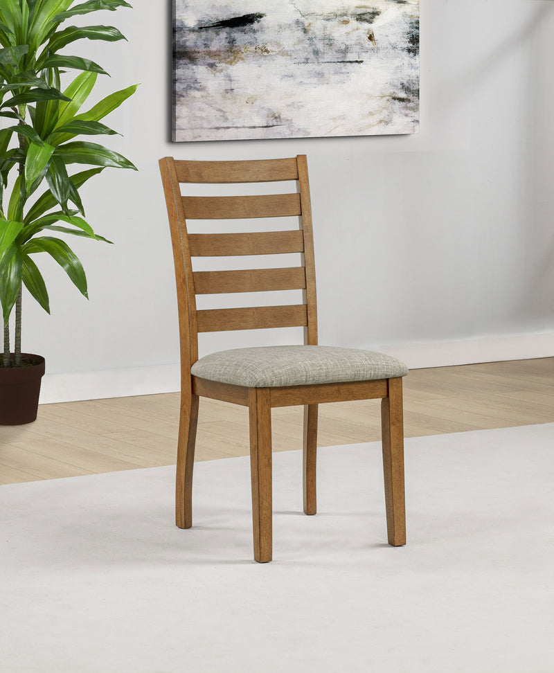 Silla auxiliar de comedor de madera Atwood con asiento tapizado, marrón cálido