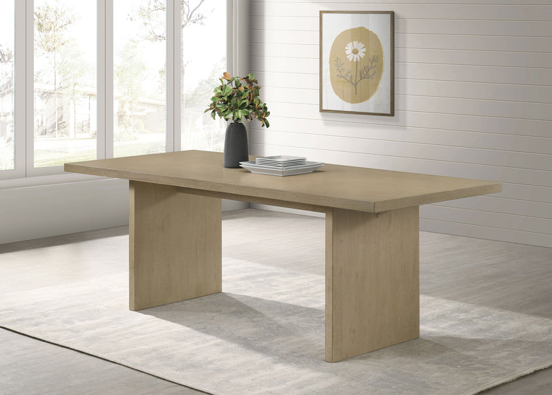Mesa de comedor rectangular de madera Decker de 82 pulgadas, roble natural