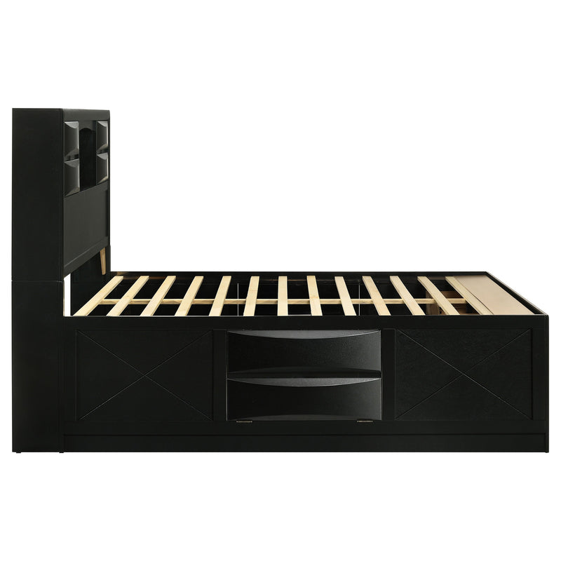 Cama con estantería de almacenamiento de madera Briana