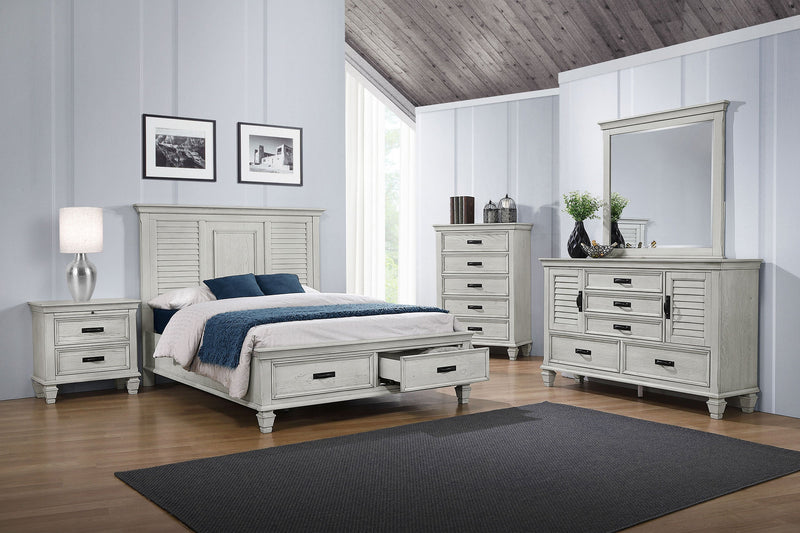 Cama de paneles de almacenamiento de madera Franco desgastada