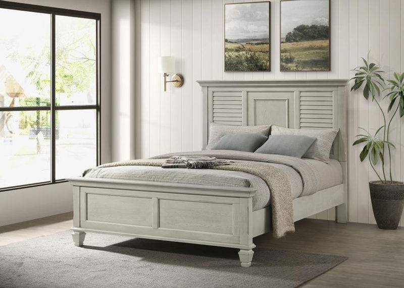 Cama Franco de paneles de madera envejecida