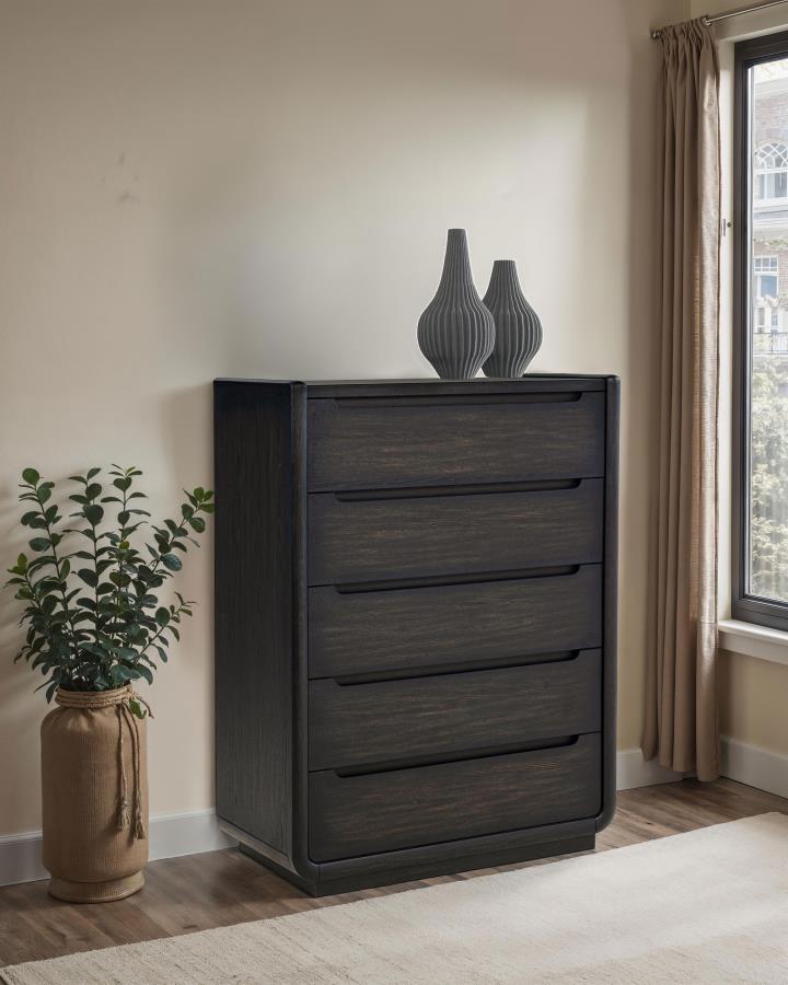 Leandro 5-drawer Bedroom Chest of Drawers