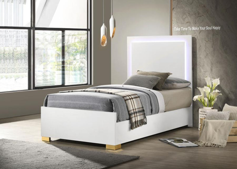 Cama con panel LED Marceline Wood