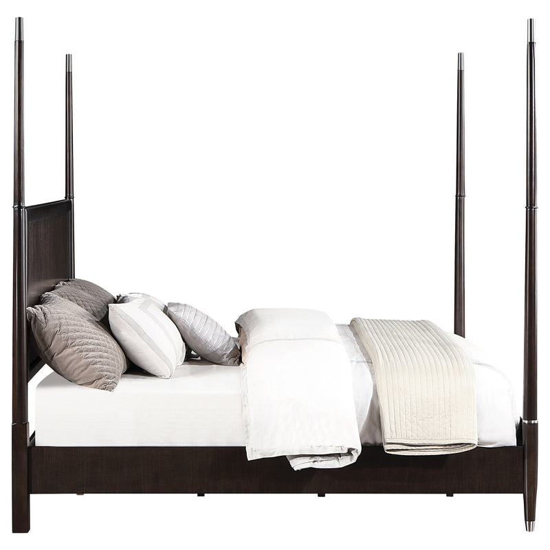 Cama con dosel Queen Emberlyn Wood, color marrón
