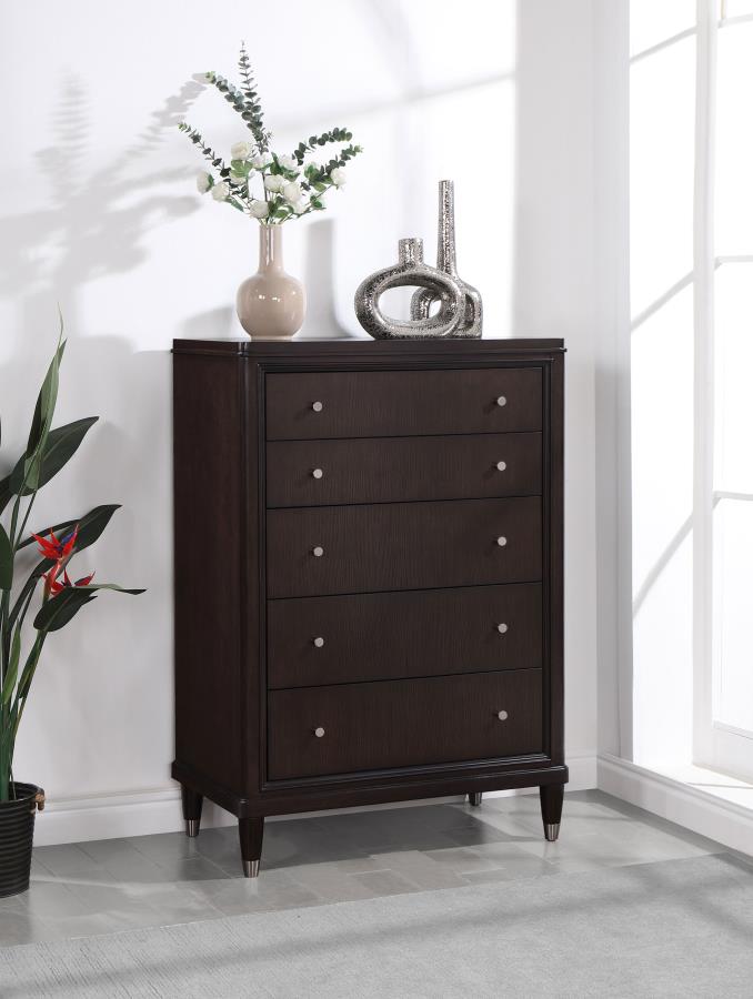 Cómoda de dormitorio de 5 cajones Emberlyn, marrón