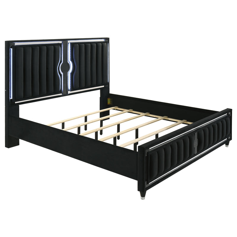 Dormitorio Ravenne tapizado en terciopelo negro con LED