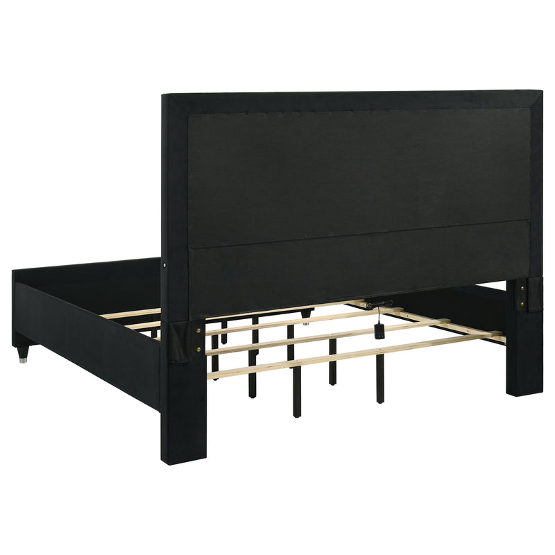 Cama tapizada en terciopelo Ravenne con panel LED, color negro