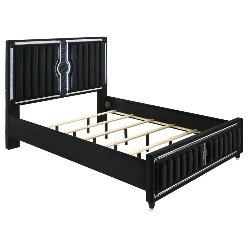 Dormitorio Ravenne tapizado en terciopelo negro con LED