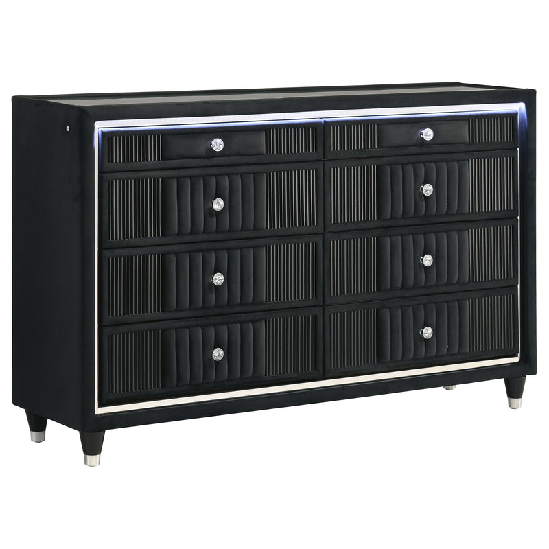 Dormitorio Ravenne tapizado en terciopelo negro con LED