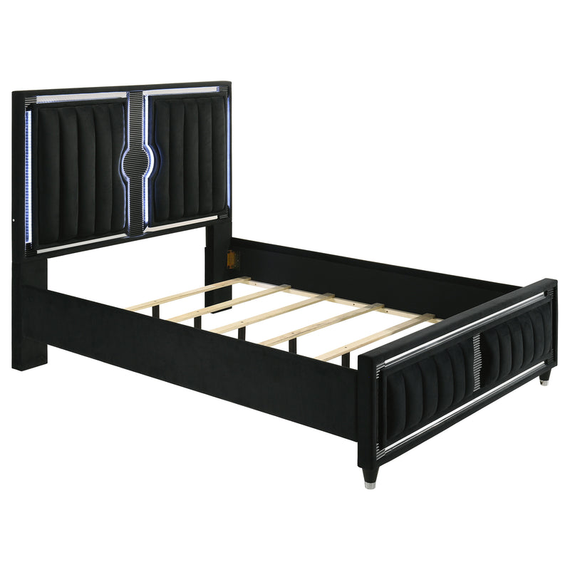 Dormitorio Ravenne tapizado en terciopelo negro con LED