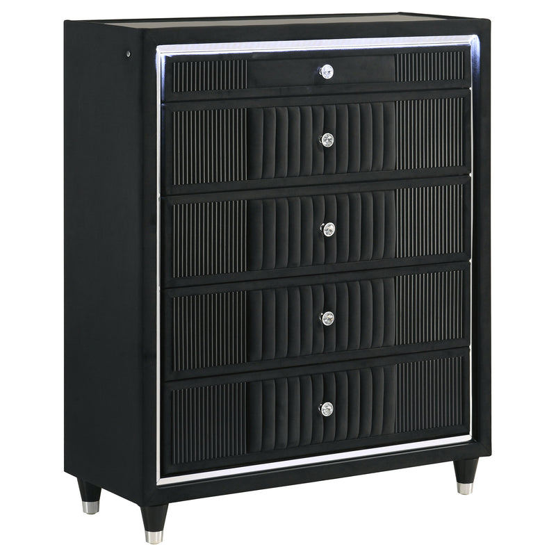 Cómoda de 5 cajones Ravenne tapizada en terciopelo negro con LED