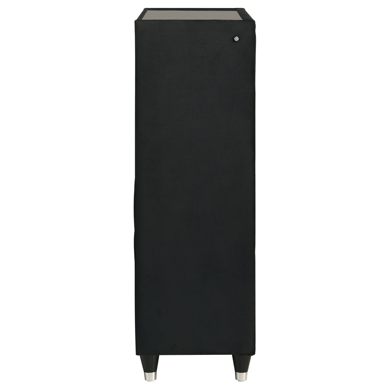 Cómoda de 5 cajones Ravenne tapizada en terciopelo negro con LED