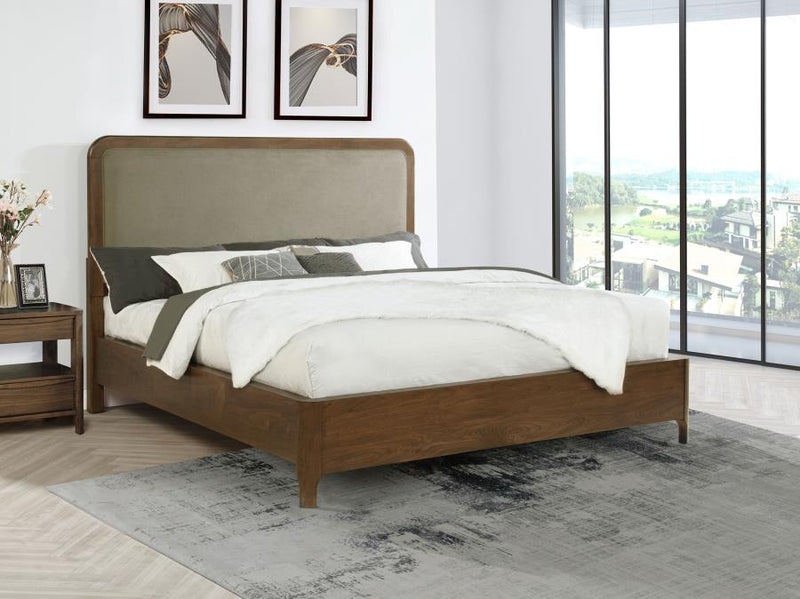 Cama tapizada con paneles Maderia de 57 pulgadas, Nogal