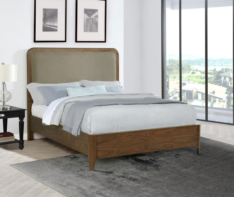Cama tapizada con paneles Maderia de 57 pulgadas, Nogal