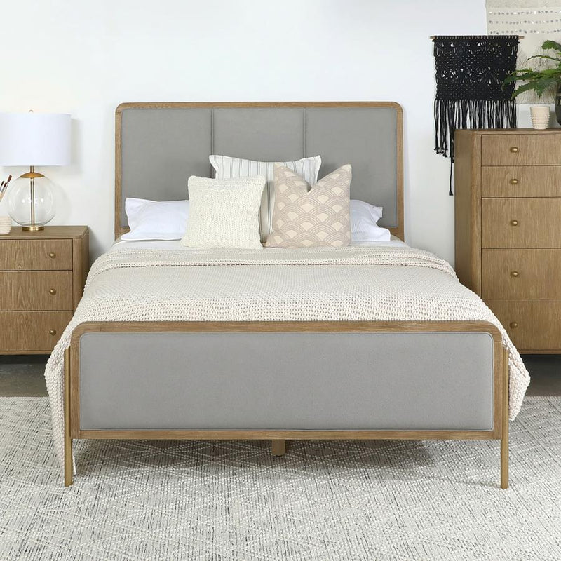 Cama Arini con panel tapizado