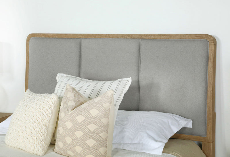 Cama Arini con panel tapizado