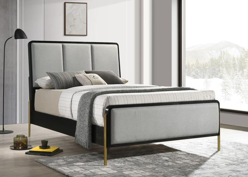 Cama Arini con panel tapizado