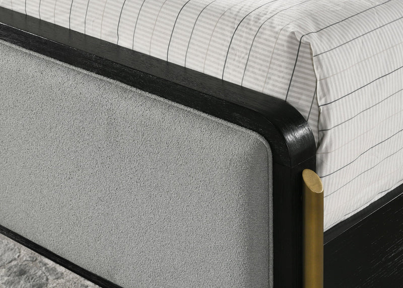 Cama Arini con panel tapizado