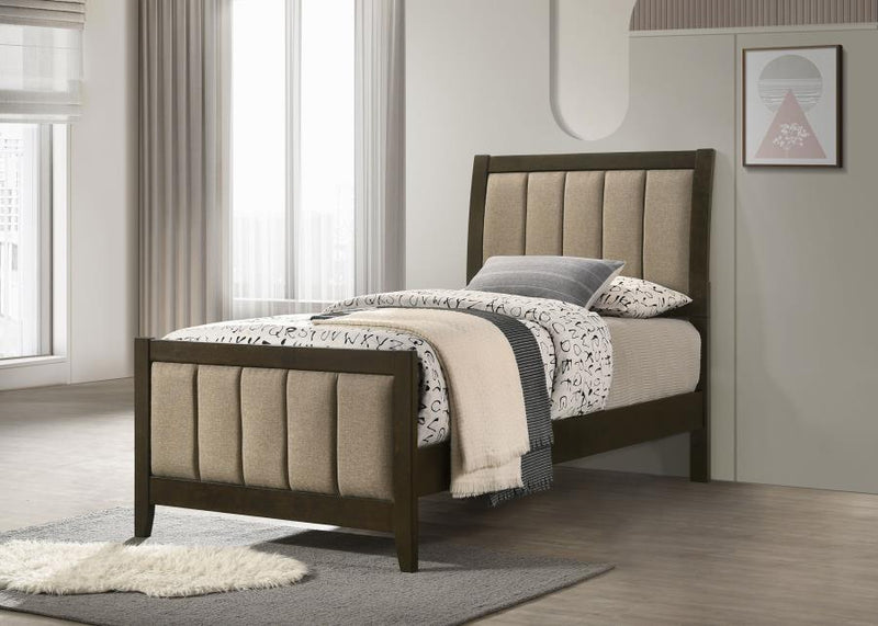Cama tapizada Wilkes de 51 pulgadas Cacao Oscuro