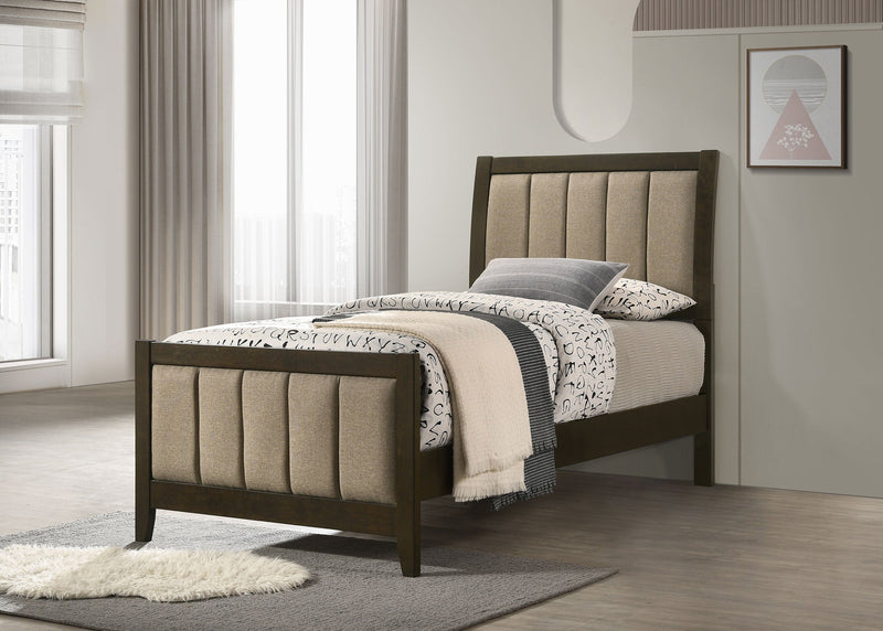 Cama tapizada Wilkes de 51 pulgadas Cacao Oscuro