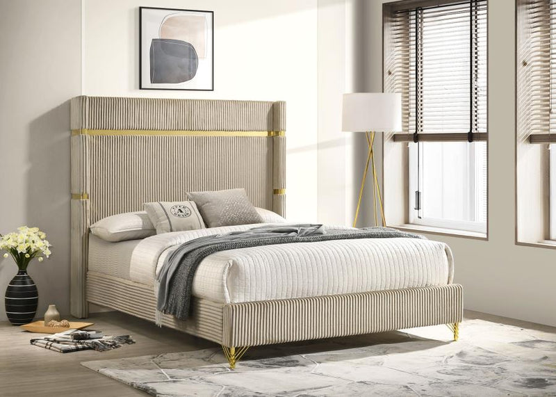 Cama tapizada con cabecero alto Lucia de 61 pulgadas