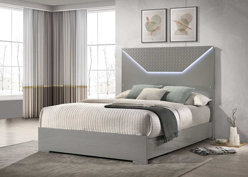 Cama con paneles LED Ives cabecero alto brillo