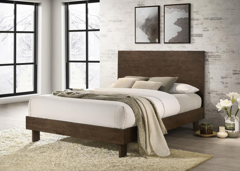 Cama con plataforma y panel Glenwood de 48 pulgadas, color marrón cálido