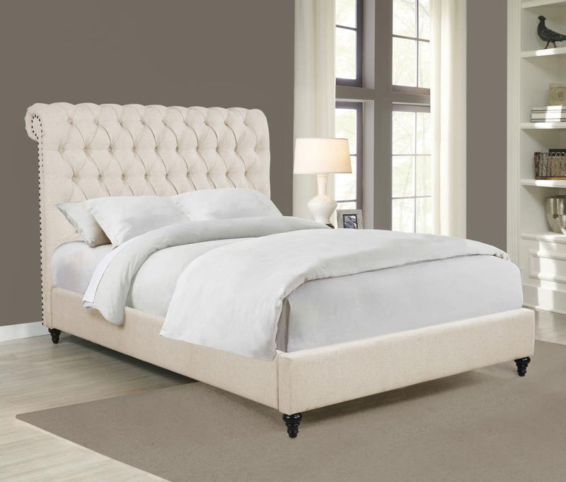 Cama Devon tapizada con paneles, 57 pulgadas