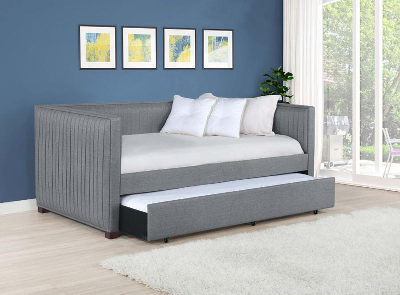 Cama de día individual tapizada Brodie con nido gris