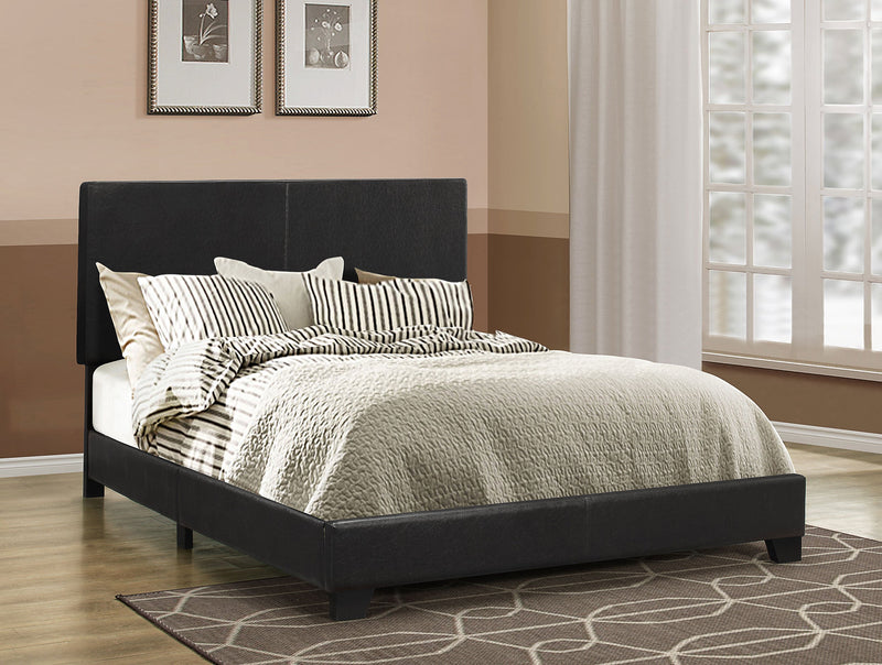 Cama tapizada Dorian con paneles de piel sintética