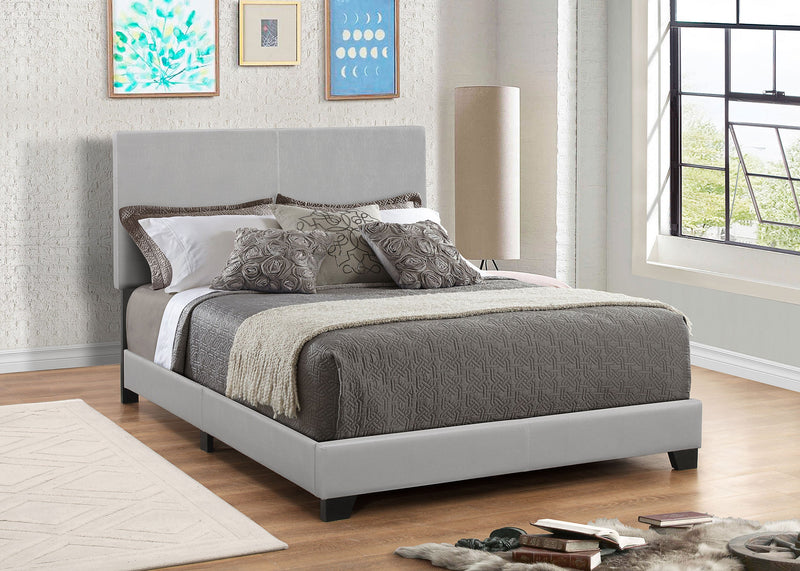 Cama tapizada Dorian con paneles de piel sintética