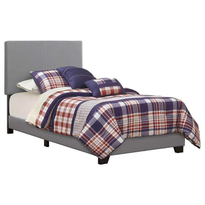 Cama tapizada Dorian con paneles de piel sintética