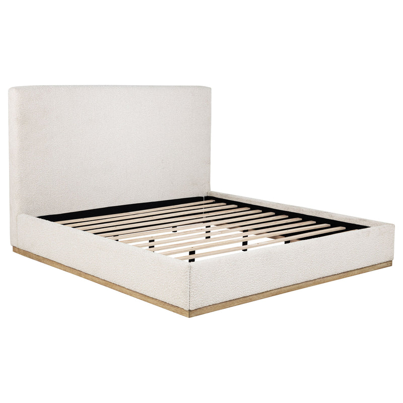 Cama tapizada Knox con paneles color crema