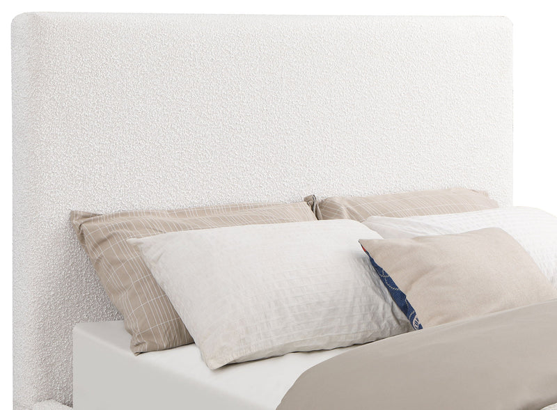 Cama tapizada Knox con paneles color crema