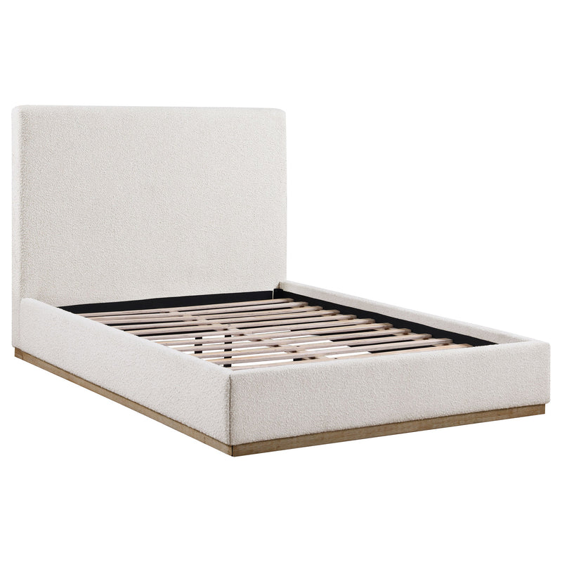 Cama tapizada Knox con paneles color crema
