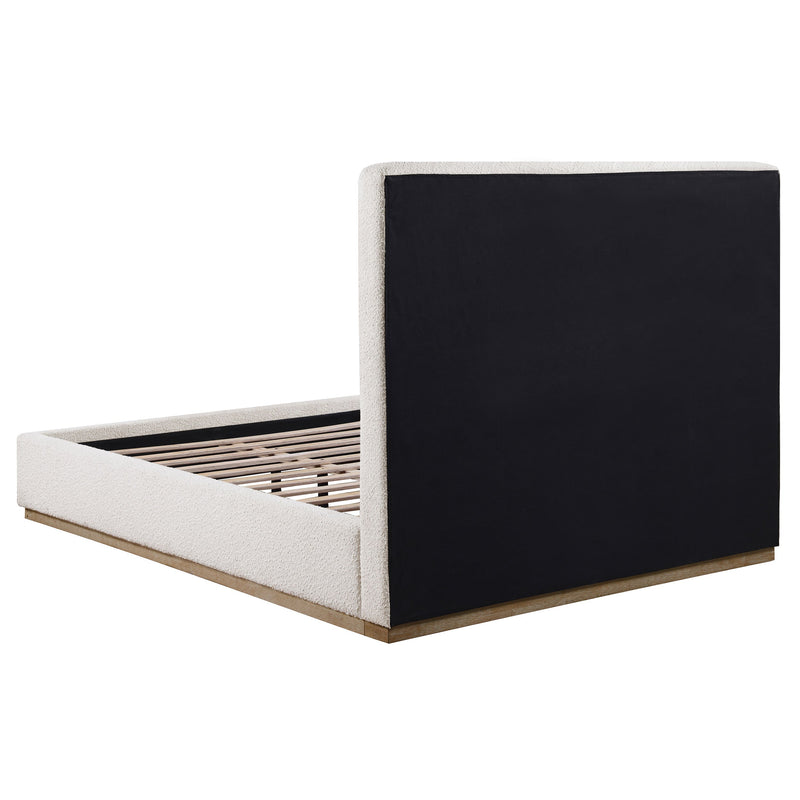 Cama tapizada Knox con paneles color crema
