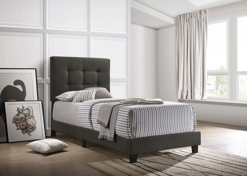 Cama con paneles tapizados Mapes