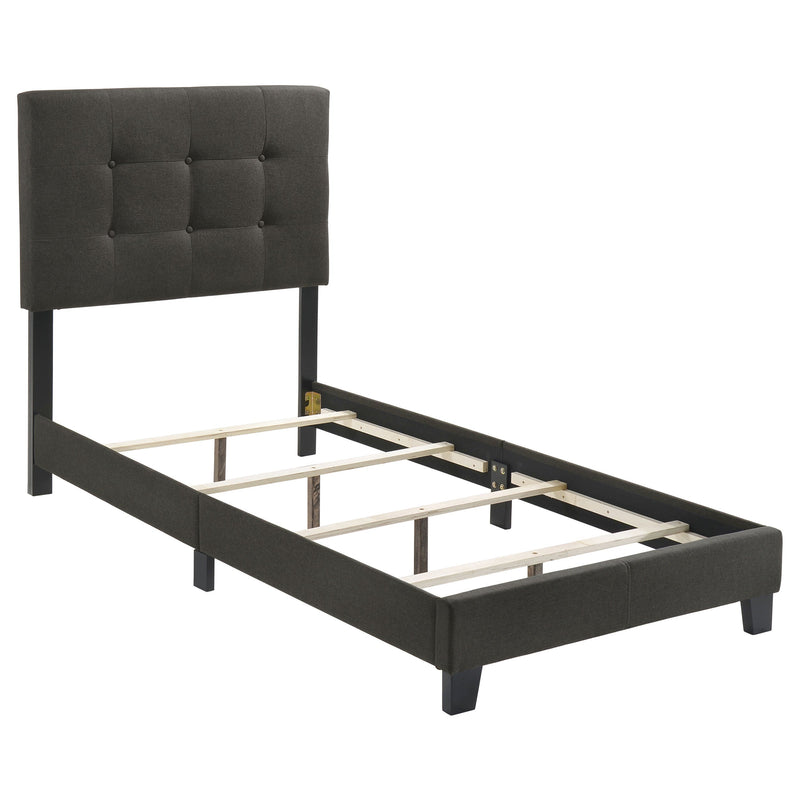 Cama con paneles tapizados Mapes