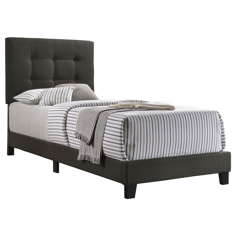 Cama con paneles tapizados Mapes