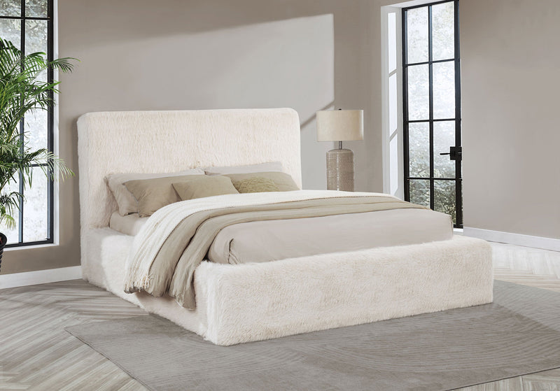 Cama tapizada de piel sintética Rebecca color crema