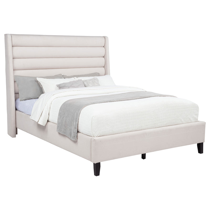 Cama tapizada tipo plataforma con respaldo alto y capitoné Leslie, beige