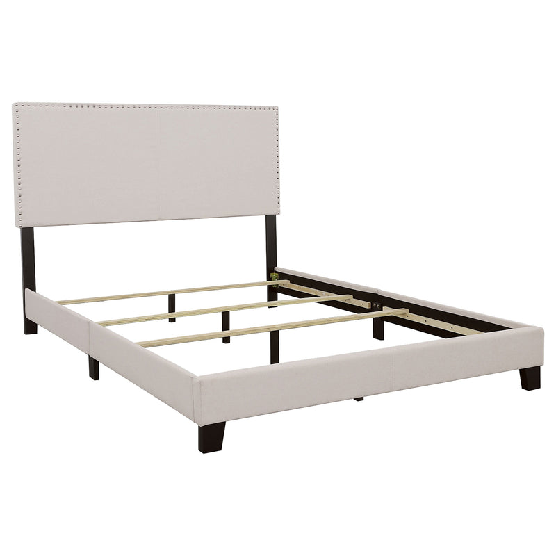 Cama Boyd tapizada con paneles