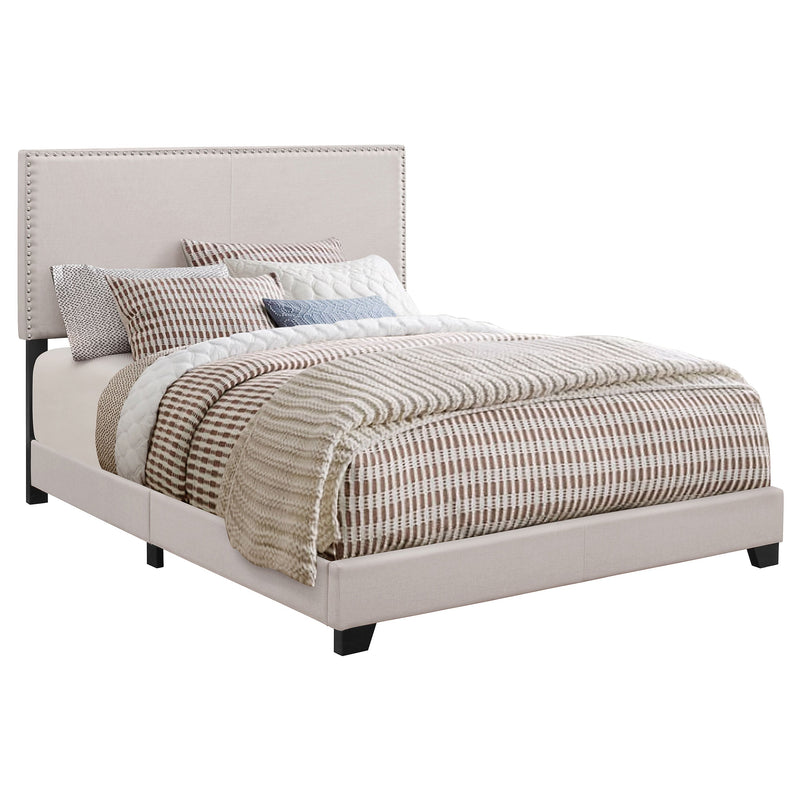 Cama Boyd tapizada con paneles