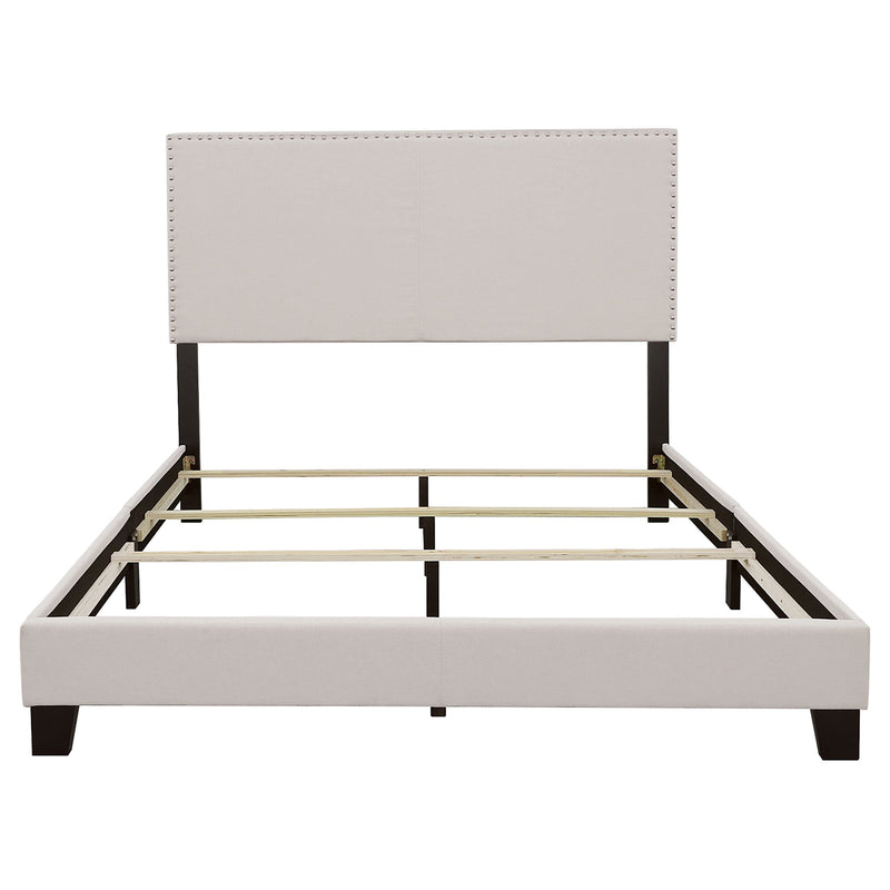 Cama Boyd tapizada con paneles