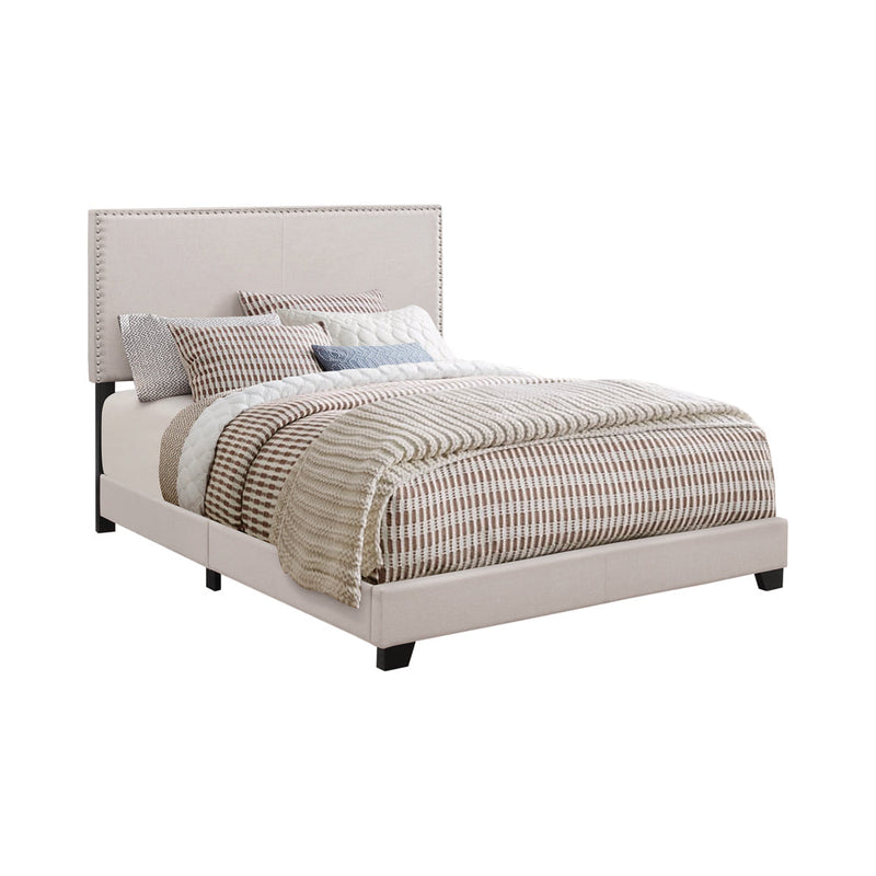Cama Boyd tapizada con paneles